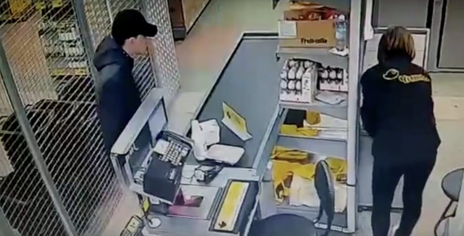 Полиция ищет мужчину, похитившего деньги с банковской карты в Нижнем Тагиле