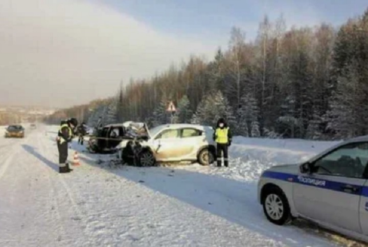 В ДТП на свердловской трассе погибли мужчина и его 11-летний сын