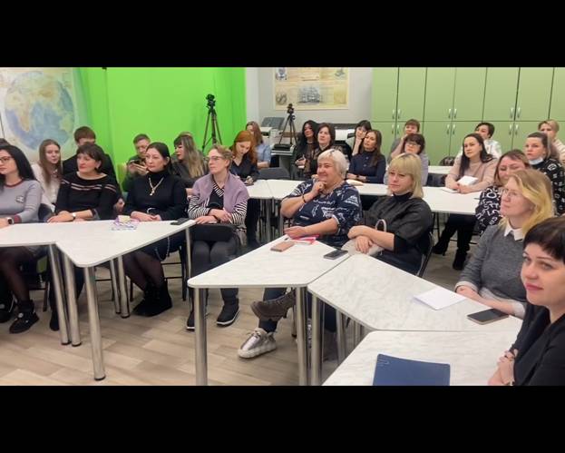 Тагильские чиновники показали родителям отремонтированную школу