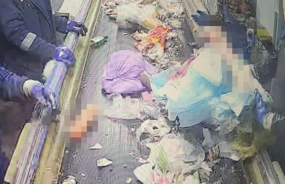 Завернули в пеленки и выбросили: на мусорном заводе в Нижнем Тагиле нашли человеческую ногу | Человеческую ногу в упаковке нашли на мусорном заводе в Нижнем Тагиле