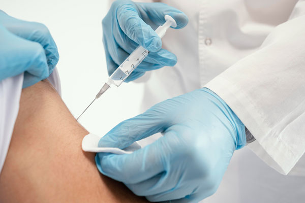 Неизлечим, но предотвратим: врач Зыкова объяснила, зачем нужна прививка от гепатита В | Врач Зыкова рассказала, почему прививка от гепатита В жизненно важна