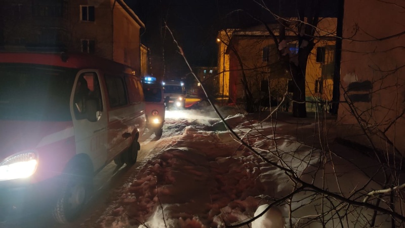 В Нижнем Тагиле в двух пожарах горели баня и вещи в квартире трехэтажного дома. Есть пострадавший