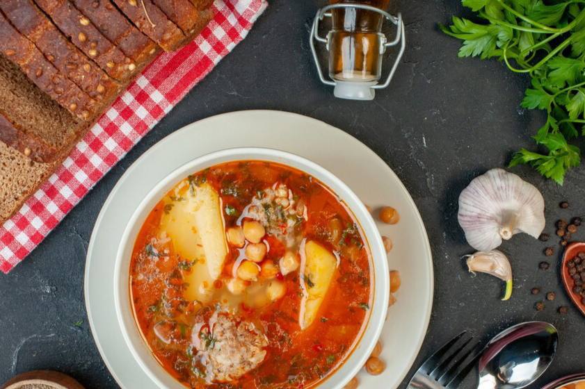 Тагильчане смогут попробовать суп-гуляш с уральской перчинкой от шеф-повара на фестивале «Переборщи» | На Урале пройдет гастрономическое шоу, где приготовят 330 порций супа