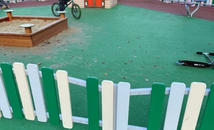 В Нижнем Тагиле новый сквер на Ленинградском проспекте повредили вандалы спустя неделю после открытия | В Нижнем Тагиле повредили новый сквер