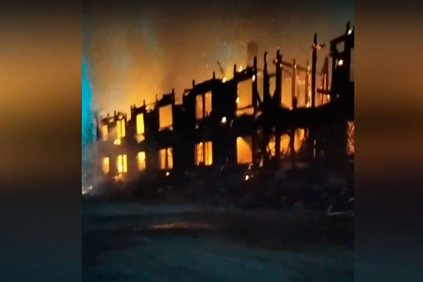 Накануне в Тагиле сгорел заброшенный дом