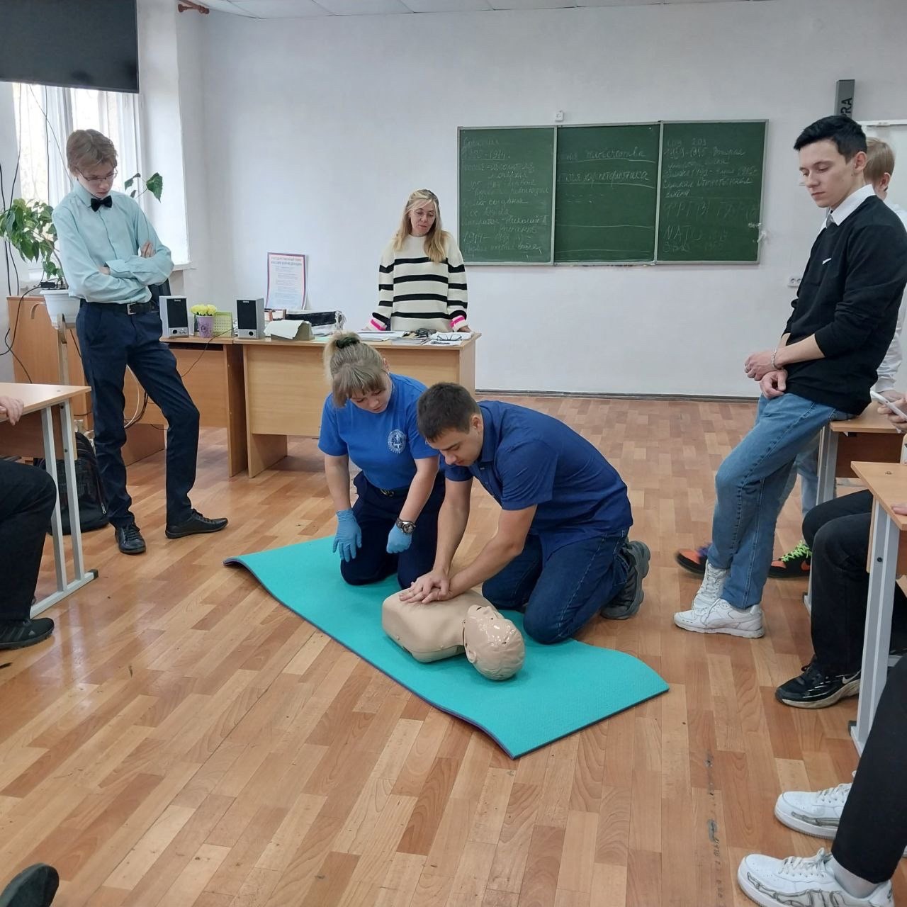  Инструкторы ВСКС в Нижнем Тагиле проводят мастер-классы по первой помощи