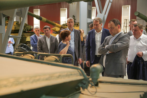 Премьер-министр Республики Беларусь Роман Головченко посетил Уралвагонзавод