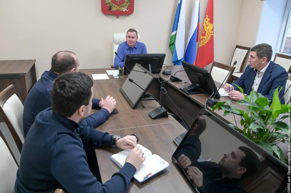 Мэр Нижнего Тагила провел встречу с курганским подрядчиком: старт достройки детского центра | Старт достройки детского центра в Нижнем Тагиле намечен на декабрь: подробности