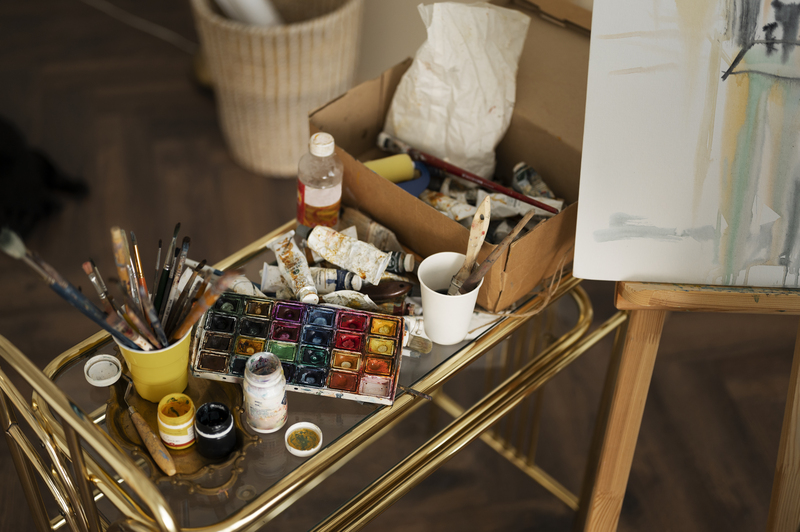 Секрет двухцветного мазка: как тагильские мастера покоряют Москву на выставке к 280-летию лакового промысла | Мастера из Нижнего Тагила участвуют в выставке народных промыслов в Москве