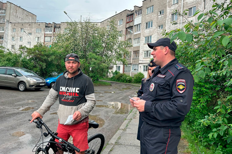 Рейд против мошенников: полиция Нижнего Тагила проводит профилактику в территории Ленинского района | В Нижнем Тагиле сотрудники полиции продолжают мероприятия по профилактике телефонных мошенничеств
