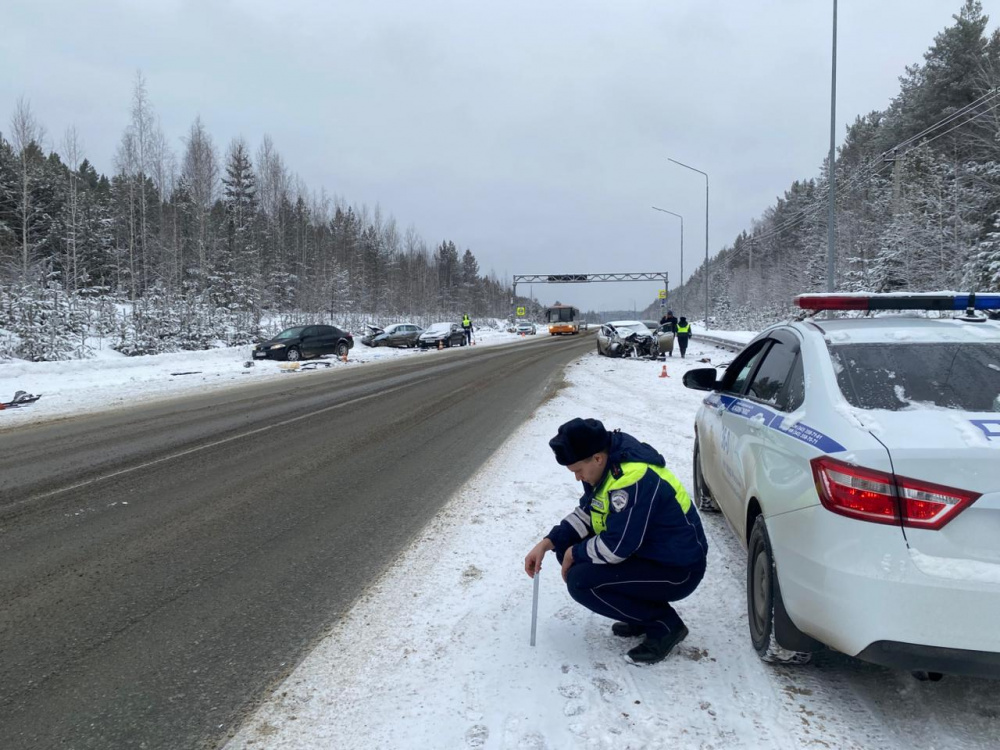 Под Нижним Тагилом легковушка столкнулась с автобусом: есть пострадавший | На Урале в ДТП столкнулись легковой автомобиль и пассажирский автобус