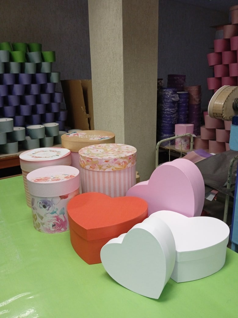 Женщины из нижнетагильской колонии делают оригинальные коробки