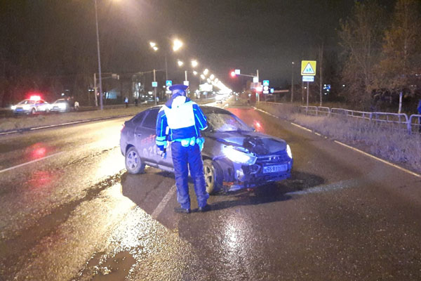 В Нижнем Тагиле в ДТП пострадал 17-летний подросток, который перебегал пешеходный переход на красный свет