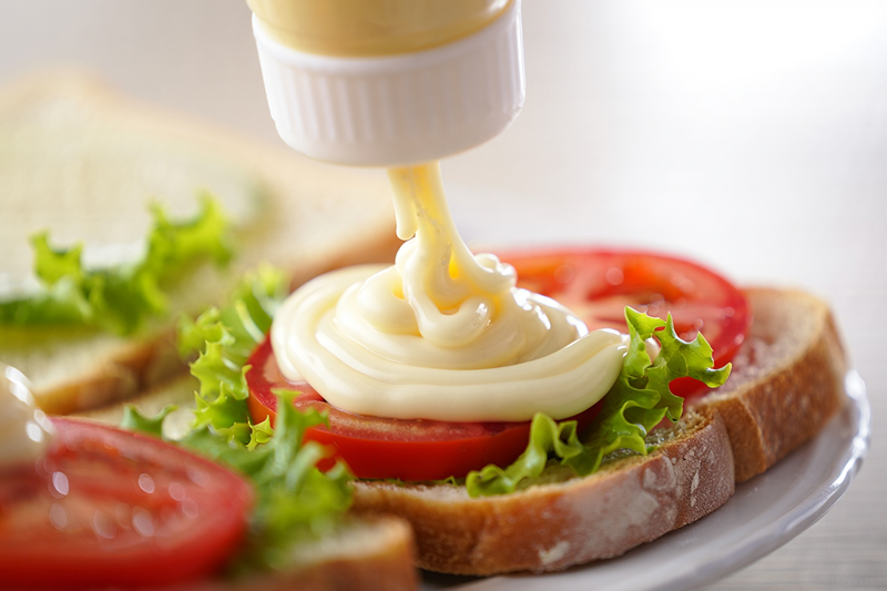 Насколько вреден майонез? Диетолог рассказала о главных опасностях продукта | Диетолог предупредила о скрытых опасностях магазинного майонеза