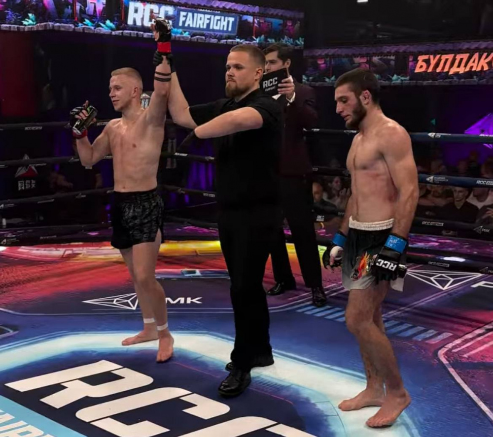 Кикбоксер из Нижнего Тагила выиграл в турнире с чемпионом мира | На Урале кикбоксер одержал победу в турнире