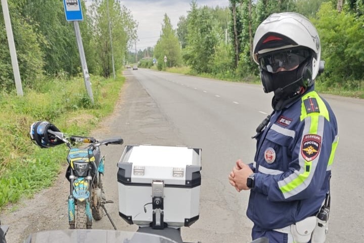 Водитель внедорожника сбежал с места ДТП на Челюскинцев и бросил пострадавшего байкера | В Нижнем Тагиле произошло ДТП: водитель сбил байкера и скрылся