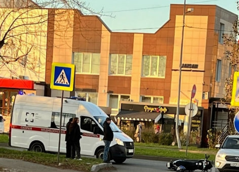 В Нижнем Тагиле Hyundai сбил мотоциклиста на перекрестке: у байкера перелом пальца | В Нижнем Тагиле Hyundai сбил мотоциклиста на перекрестке