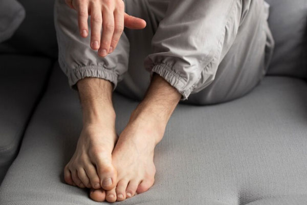 Отдых, который вредит: почему лежание на диване в праздники — это тихая диверсия против вашего здоровья | Учёный Борозденко предупредил об опасности «диванного» отдыха в новогодние праздники Отдых, который вредит: почему лежание на диване в праздники — это тихая диверсия против вашего здоровья | Учёный Борозденко предупредил об опасности «диванного» отдыха в новогодние праздники