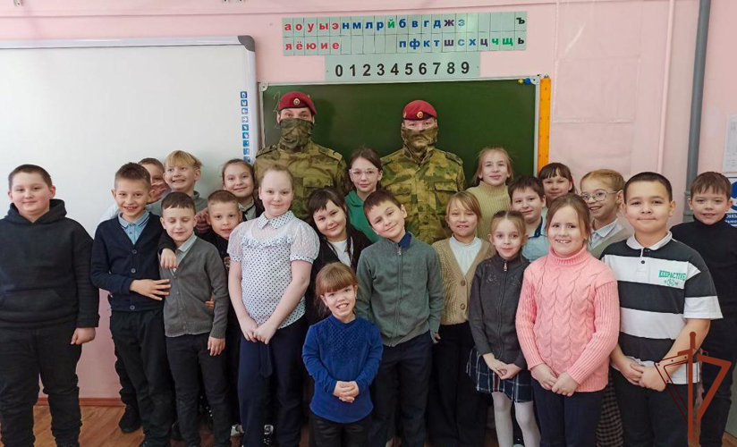 Военнослужащие отряда "Урал" благодарят школьников Нижнего Тагила за поддержку