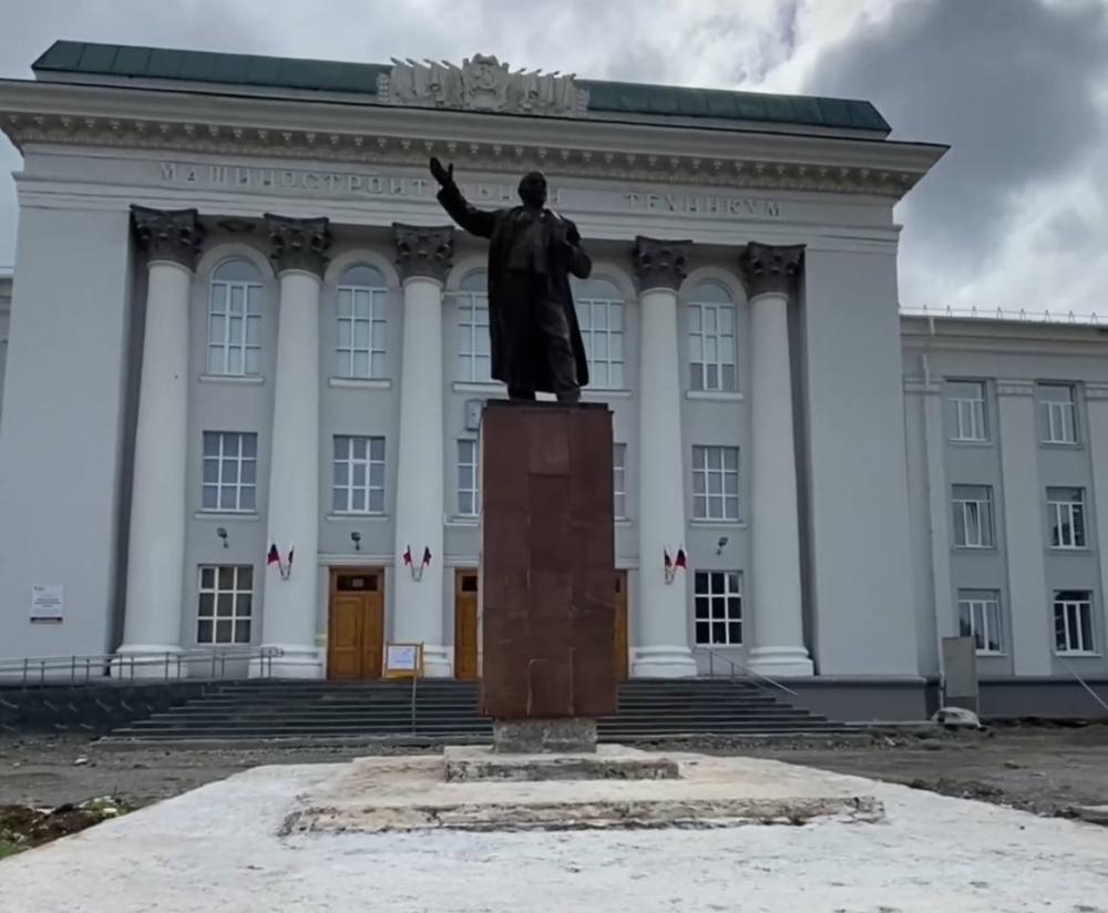 Жители Нижнего Тагила проголосовали за благоустройство площади перед машиностроительным техникумом  | В Нижнем Тагиле проходят капитальные ремонты и благоустраивают город