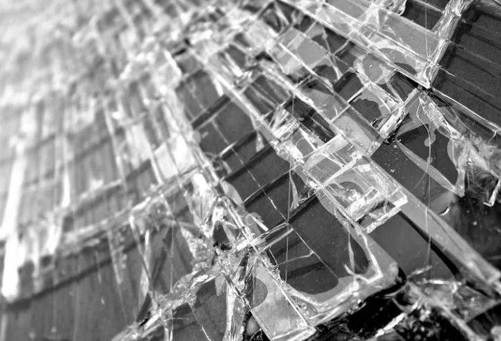 В Нижнем Тагиле таксист прокатил нетрезвого пассажира на капоте