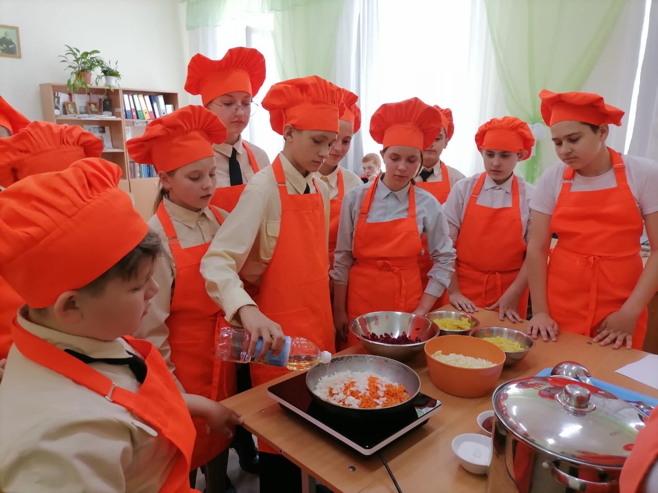 Дети Нижнего Тагила отметили «День супа»: вкусные уроки кулинарии