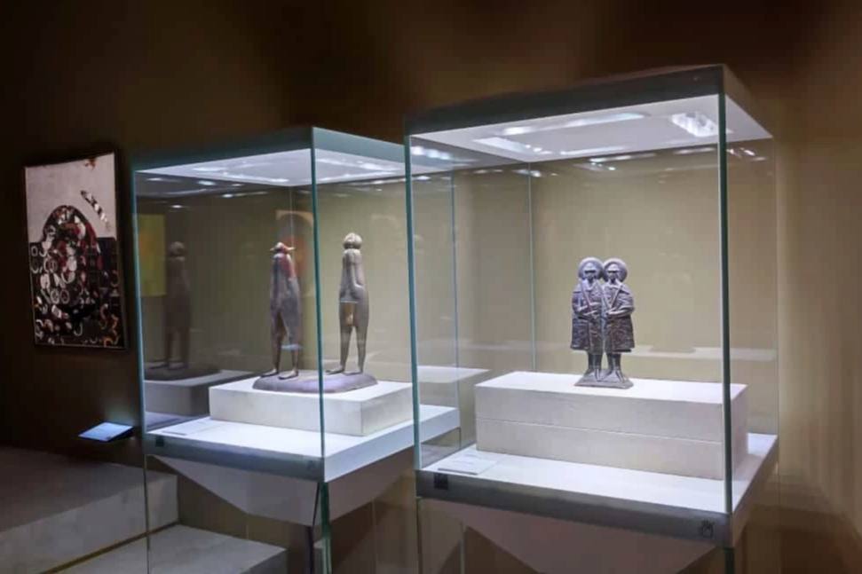 В Санкт-Петербурге открылась выставка с предметами из музея Нижнего Тагила | В России открыли выставку, посвященную искусству уральских художников