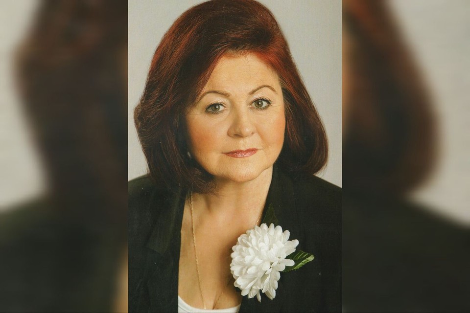 Нижний Тагил простился с учительницей, посвятившей полвека детям и школе №5 | В Нижнем Тагиле простились с учительницей, отдавшей школе 50 лет