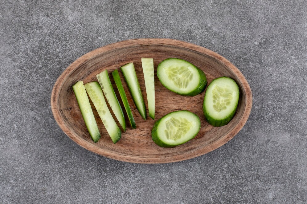 В Свердловской области в цене резко выросли огурцы и водка | На Урале за неделю сильно подорожали огурцы и водка