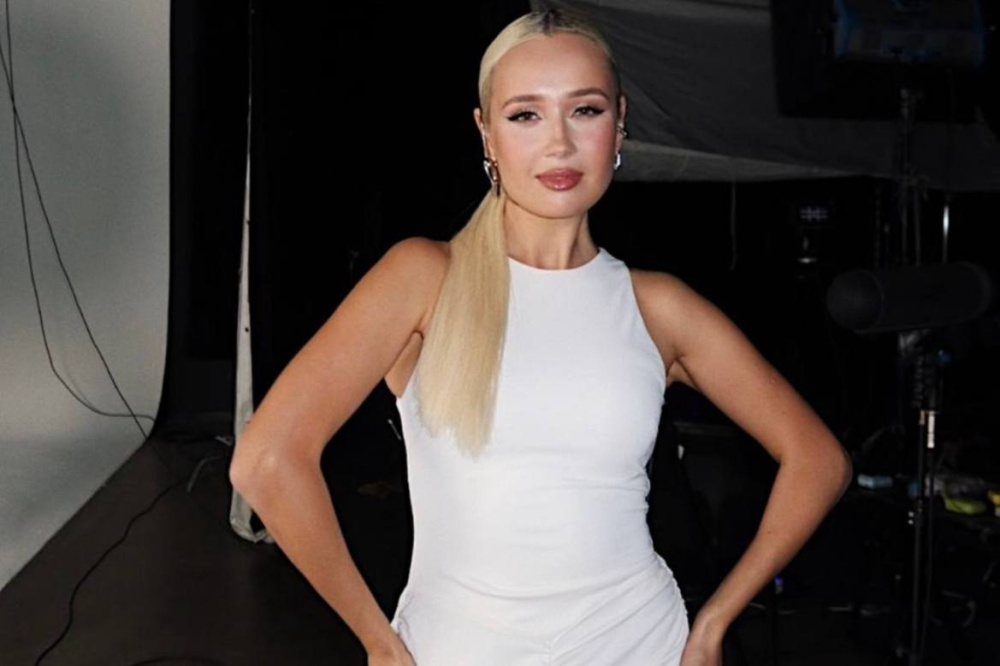 Клава Кока потеряла голос: как певица выступит в Нижнем Тагиле вечером 19 июля? | Певица Клава Кока оказалась под капельницей перед выступлением на Урале Клава Кока потеряла голос: как певица выступит в Нижнем Тагиле вечером 19 июля? | Певица Клава Кока оказалась под капельницей перед выступлением на Урале