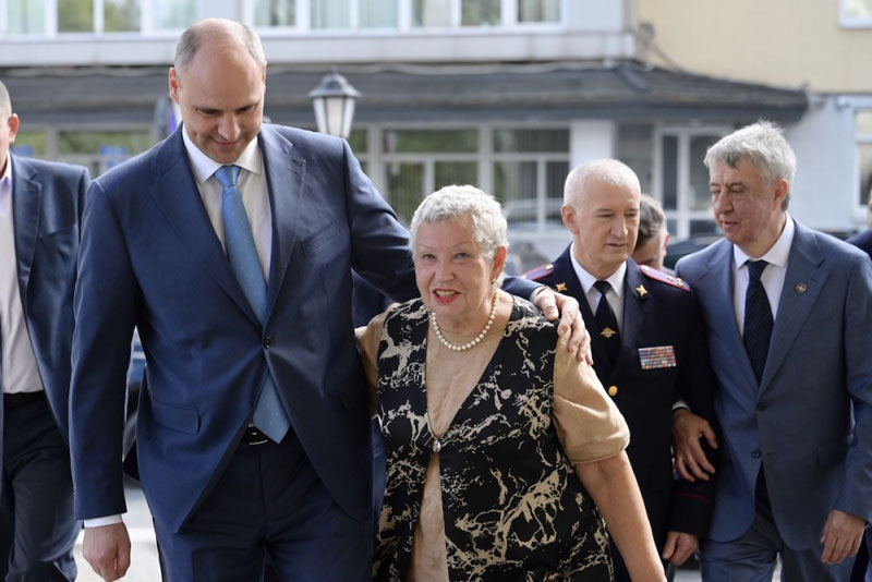 Денис Паслер поздравил тагильчан с Днем города | Врио губернатора Денис Паслер посетил Нижний Тагил в День города