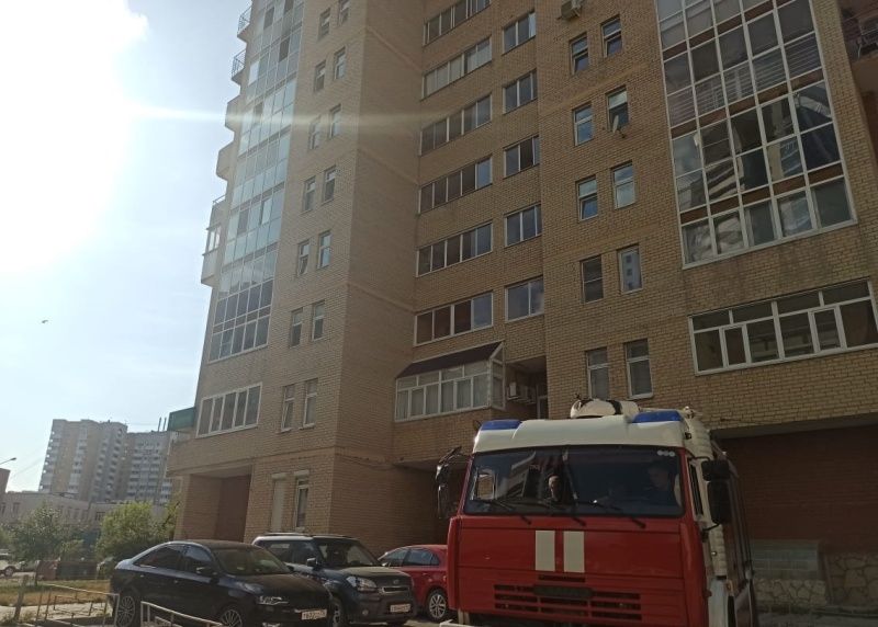 Накануне в Нижнем Тагиле в пятиэтажке случился пожар. Жильцы потушили огонь самостоятельно до прибытия спасателей