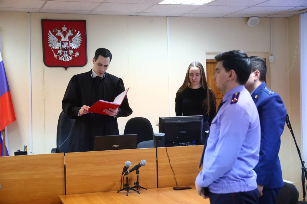 Суд Нижнего Тагила ужесточил меру пресечения 15-летнему обвиняемому в покушении на убийство | Подросток обвиняемый в покушении на убийство заключён под стражу в Нижнем Тагиле