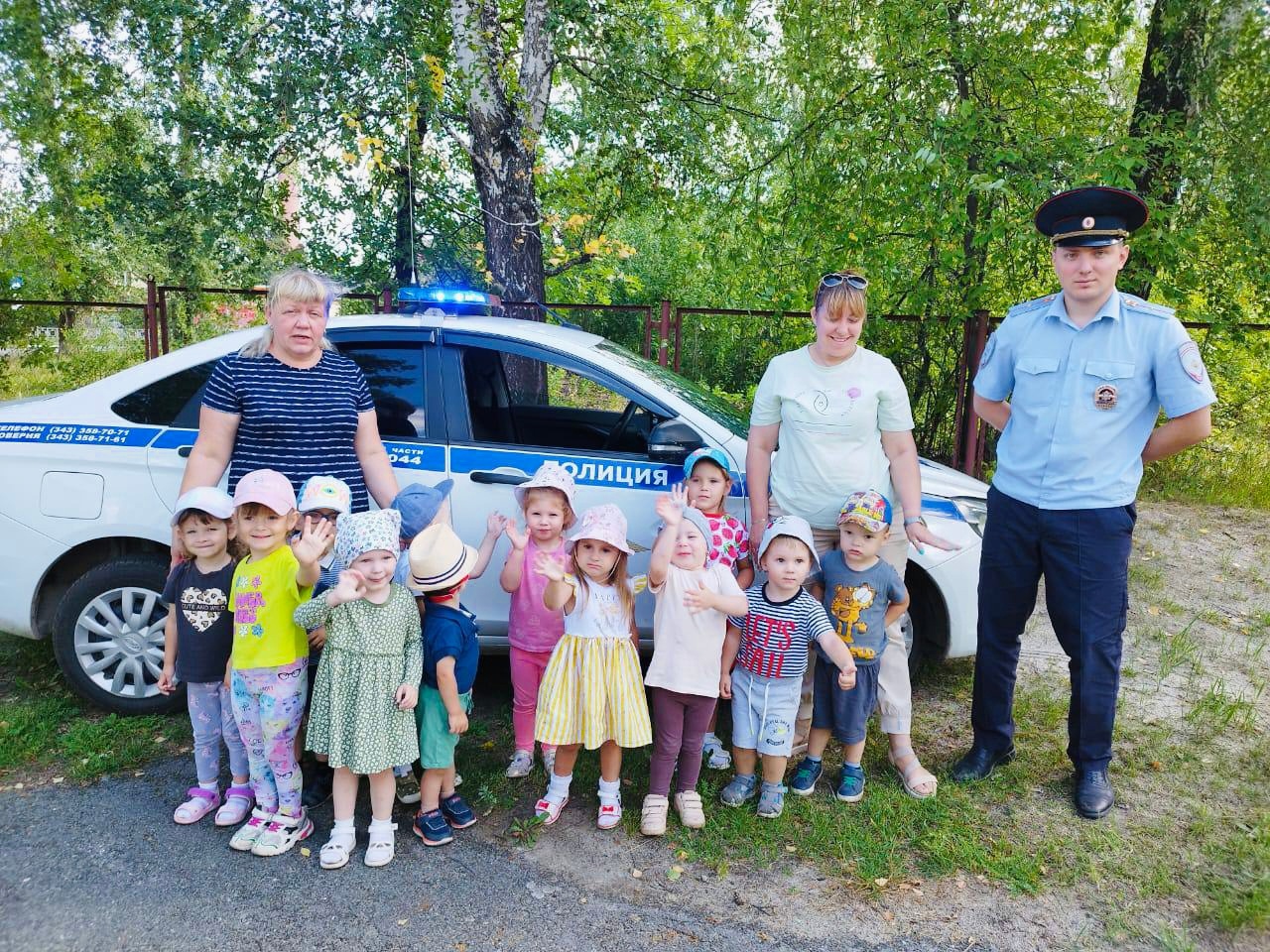 Сотрудники Госавтоинспекции Нижнего Тагила проводят познавательно - развлекательные программы по Правилам дорожного движения