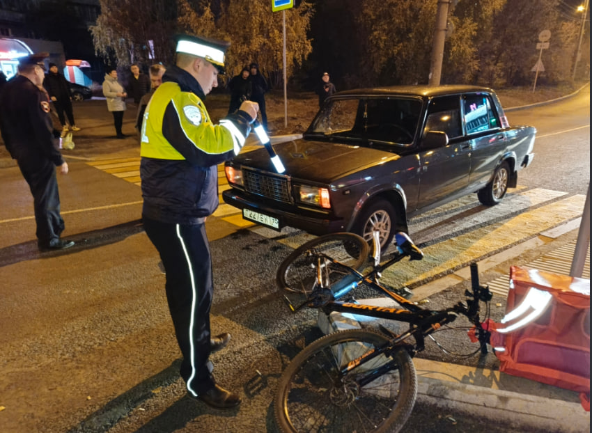 В Нижнем Тагиле водитель с пятью штрафами за год сбил велосипедиста на пешеходном переходе | В Нижнем Тагиле водитель сбил велосипедиста на пешеходном переходе
