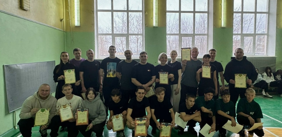 Полицейские и школьники Нижнего Тагила впервые вместе участвовали в «Весёлых стартах» | В Нижнем Тагиле полицейские и школьники вместе участвовали в «Весёлых стартах»