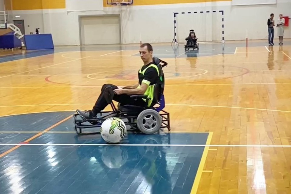 В Нижнем Тагиле проходят соревнования по футболу на электроколясках В Нижнем Тагиле проходят соревнования по футболу на электроколясках