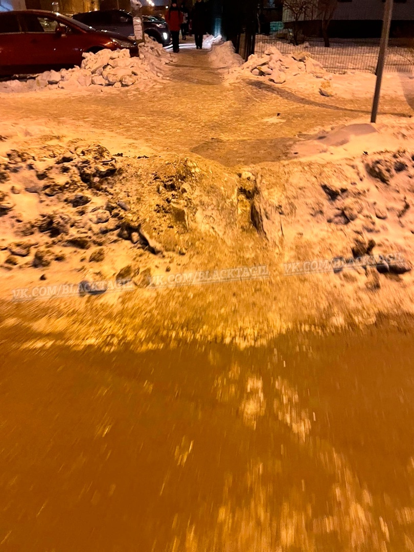 Жители Нижнего Тагила жалуются на снежные завалы у дорог