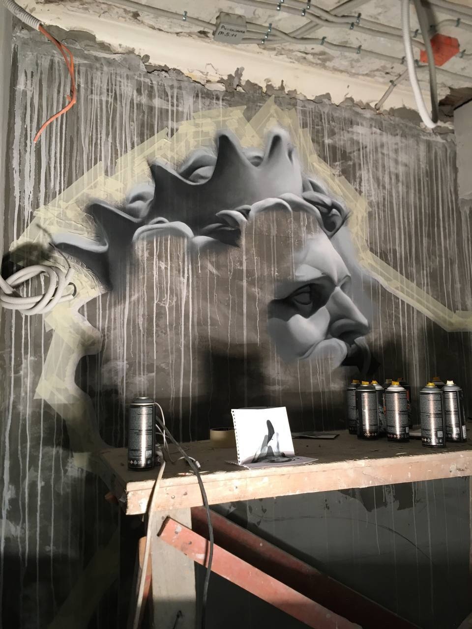 Стены Нового Молодежного в Нижнем Тагиле украсят граффити уральских художников Стены Нового Молодежного в Нижнем Тагиле украсят граффити уральских художников