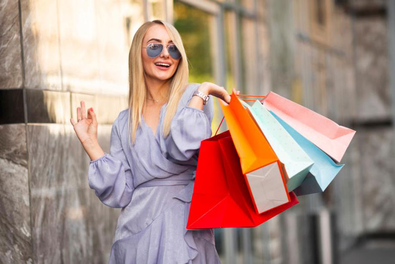 Психолог Орлова: как распродажи маскируют тревогу и почему осенью обостряется шопоголизм | Психолог Орлова объяснила почему покупки становятся обезболивающим