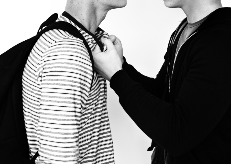 В сети разлетелось видео, на котором педагог тагильской школы ударил по лицу ученика | На Урале в одной из школ учитель ударил подростка