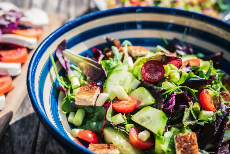 «Синий цвет подавляет голод»: психотерапевт поделился секретами похудения | «Известия»: для снижения веса нужно отказаться от продуктов белого цвета