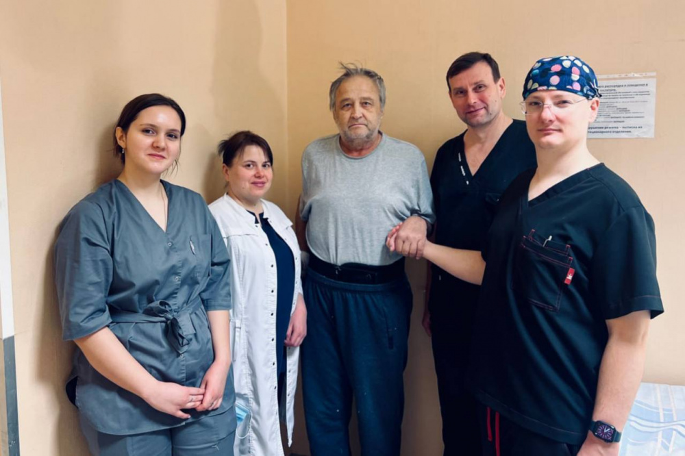 Свердловские медики поставили на ноги мужчину благодаря операции с использованием 3D-печати | Уральские врачи провели сложную операцию с использованием 3D-печати