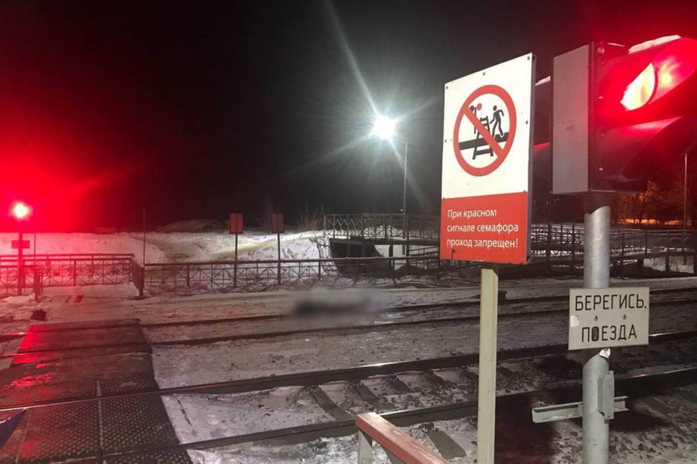 Под Нижним Тагилом поезд сбил 29-летнего мужчину: человек погиб | На Урале поезд сбил 29-летнего мужчину 