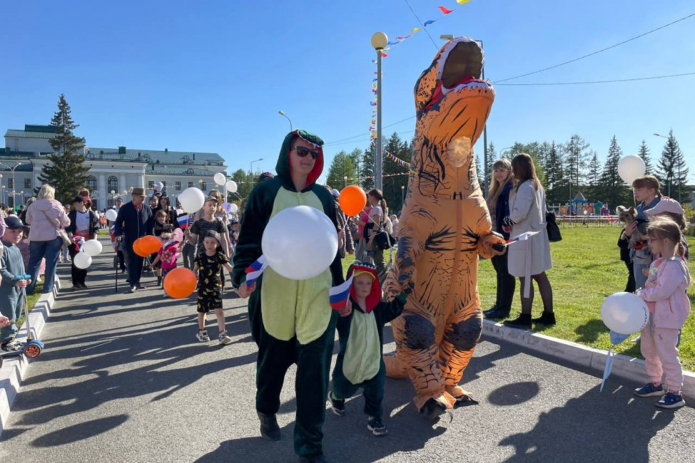 В Нижнем Тагиле в течение всего лета продлится фестиваль, который соберет тысячи детей и родителей | На Урале стартует ежегодный летний фестиваль с концертно-игровыми программами