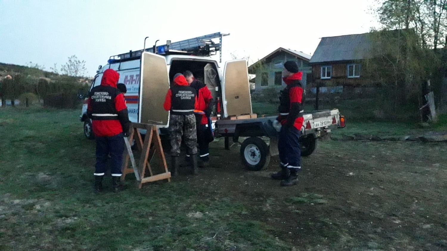 Спасатели МБУ "Центр защиты населения" спасили туристов севших на мель