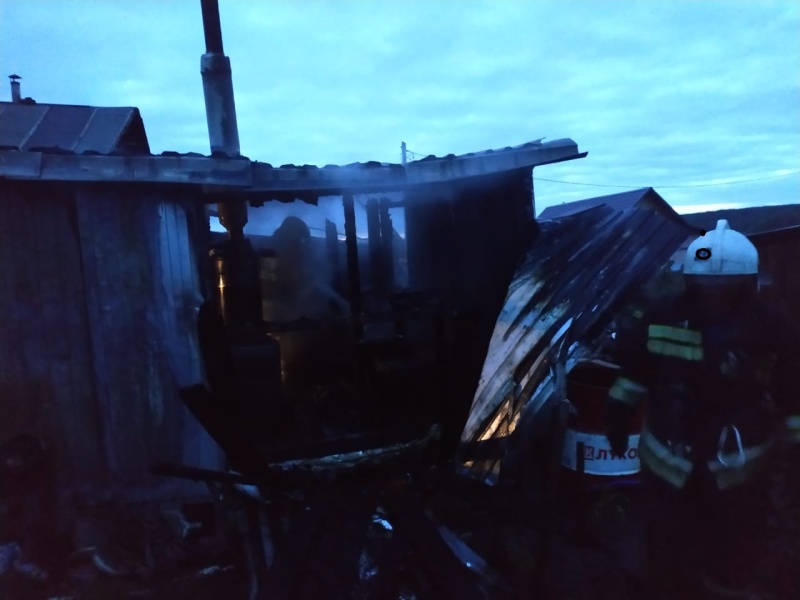 В Нижнем Тагиле ночью сгорела баня