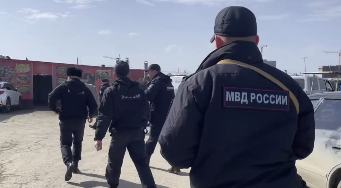 В Екатеринбурге прошел профилактический рейд по соблюдению миграционного законодательства | На Урале провели профилактический рейд по соблюдению миграционного законодательства В Екатеринбурге прошел профилактический рейд по соблюдению миграционного законодательства | На Урале провели профилактический рейд по соблюдению миграционного законодательства