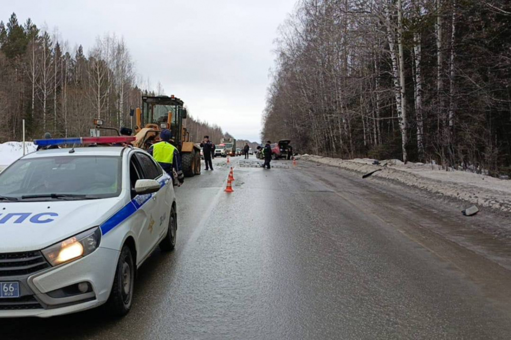 Под Нижним Тагилом произошло ДТП с тремя транспортными средствами: там ввели реверсивное движение | В связи с ДТП на одной из автодорог на Урале ввели реверсивное движение