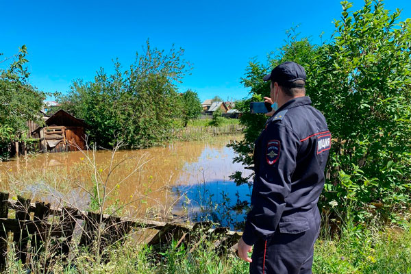 В Пригородном районе Нижнего Тагила полиция оказывает содействие в ликвидации последствий ЧС